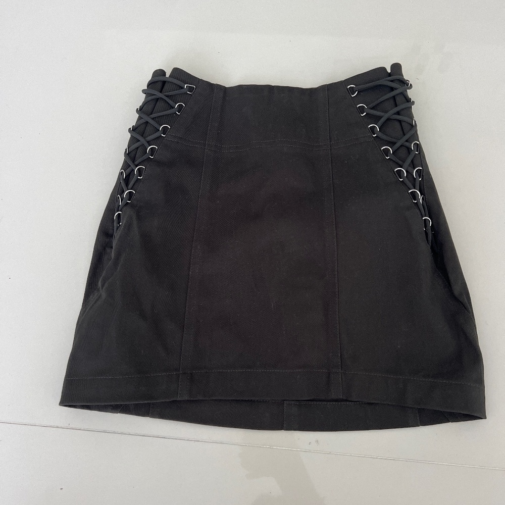 Short skirt, olive color